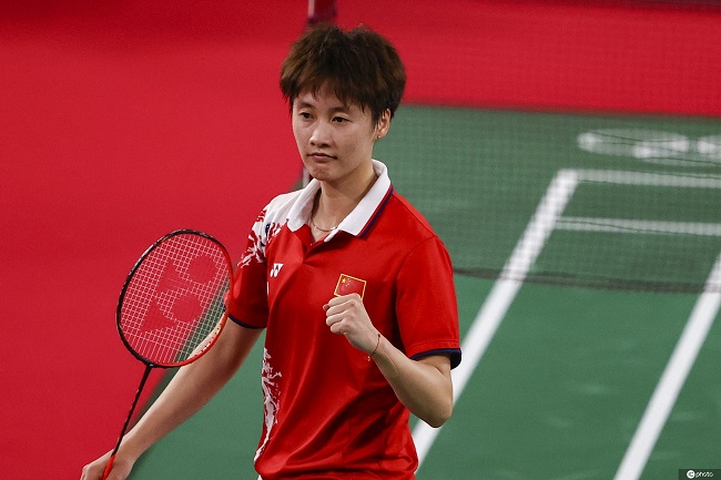 头指向了主 头指向了主